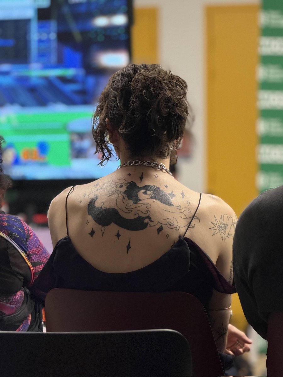 Just a fem showing her back