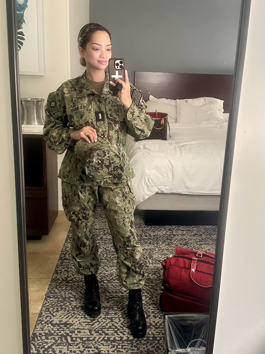 LibertyZSimmons's tweet photo. Proud to be back at it #postpartumedition! 💪⚓️🇺🇸 #militarymom #militarymama #navyreserve #navylife https://t.co/1suAAWRcSt