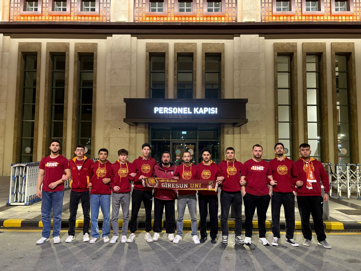 Galatasarayımızı Rize'de aslanlar gibi karşıladık !

#ultrAslanUNI