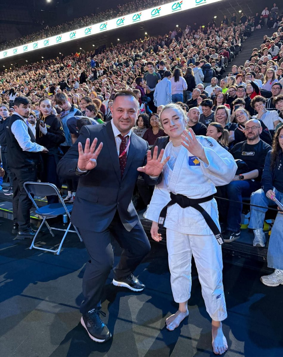 gurakuqkuqi's tweet image. Distria Krasniqi. A complete champion.

🥇 Grand Slam: 2020, 2023, 2024, 2026
🥈 Grand Slam: 2019, 2022
🥉 Grand Slam: 2017, 2018, 2025
🥈 Olympic Games: 2024
🥇 Paris 2026

This isn’t a career.
This is an era. 🇽🇰🥋

#DistriaKrasniqi #Judo #GrandSlam #Paris #Kosovo #Champions