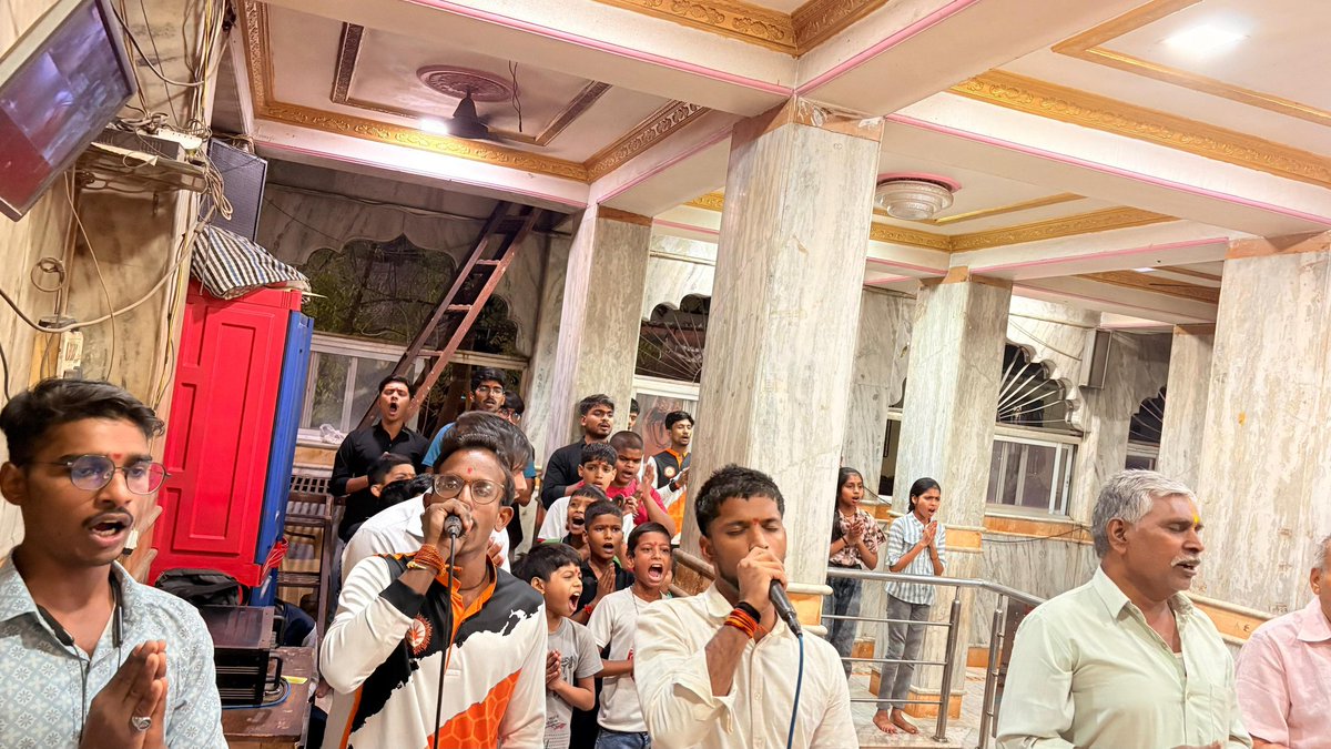 sanatansevasang's tweet photo. #सनातन_सेवा_संघ🚩
आज संघर्ष नगर, असल्फा, 3 नं खाड़ी और संघर्ष नगर 9 नंबर में शनिवार शाम की साप्ताहिक आरती और बैठक मंदिर में आनंद पूर्वक सफल हुई, आरती को आनंदपूर्वक बनाने के लिए सभी सनातनियो का तहे दिल से धन्यवाद🙏🙏
एक ही लक्ष्य :- #शनिवार_साप्ताहिक_आरती
जय सनातन सेवा संघ💪🚩 https://t.co/FGjLUdVUkH