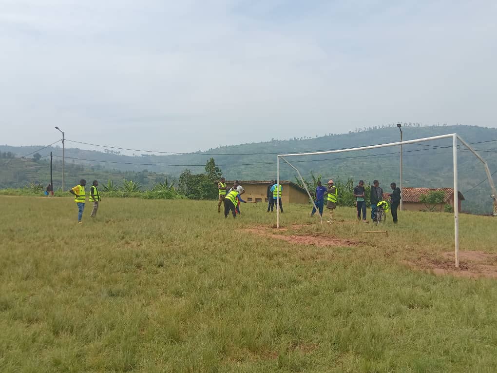 ✅Umuganda wo gutunganya imbuga y'umurenge ahagiye gushyirwa amapave
✅Gukurungira mu nzu y'umuturage utishoboye
✅Umuganda wo gutunganya ikibuga cy'umupira cya Muyunzwe
Nibyo bikorwa byaranze urubyiruko rw'abakorerabushake ba <a href="/RwandaYouthVol1/">Rwanda Youth Volunteers</a> bo mu karere Ka <a href="/RuhangoDistrict/">Ruhango District</a>