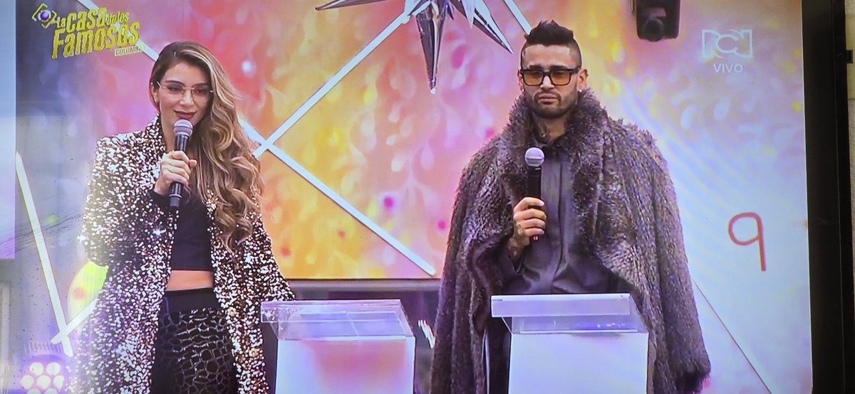 En una actividad de modelaje en <a href="/LCDLFCOL/">#LaCasaDeLosFamososCOL3</a>  esta mujer llevada como experta; muy grosera y poco profesional contradiciendo a su compañero cada momento y comentando sin sentido. No la conozco pero me parece que desaprovecha esta gran ventana quedando fatal. #LCDLFCOL3 <a href="/CanalRCN/">Canal RCN</a>