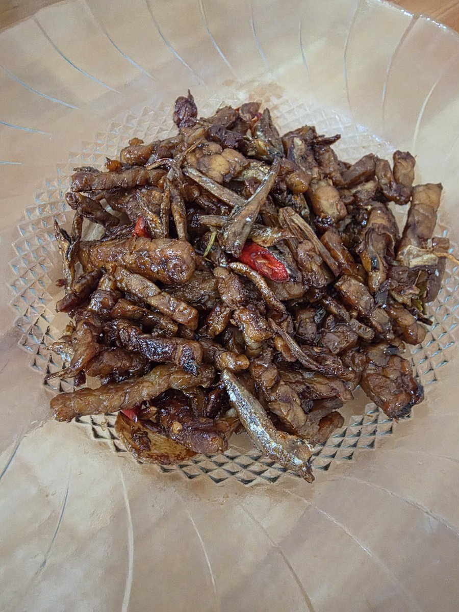 sukaengineering's tweet image. Tadi siang masak 2 jenis makanan ini utk lunch.. simple tp kalau diduetin sm nasi hangat, ga ad lawan.. bsok bikin nasgor ikan tongkol asap kali ya sm sup bayam ☺️☺️