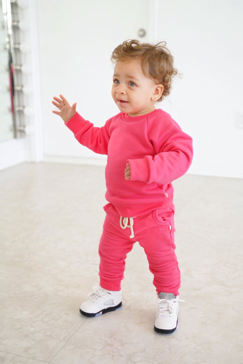 Candy Pink 💕

New color alert! Shop our new “Crewneck Terry Jogger Pant Sweatsuit Set” in Candy Pink. Available in sizes 0-3m to 6T. 

Also sold as separates! 🩷

Shop here: royalbabiesandtots.com/collections/sw…