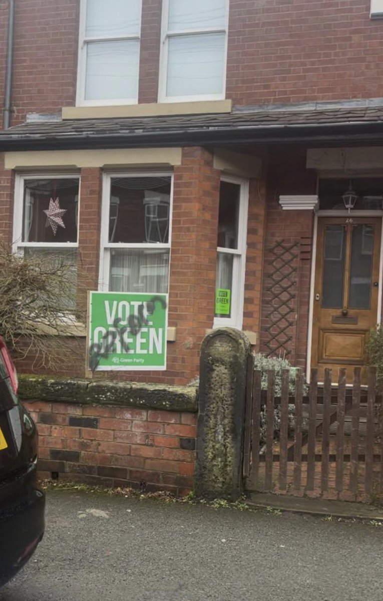 Aaron Bastani tweet media