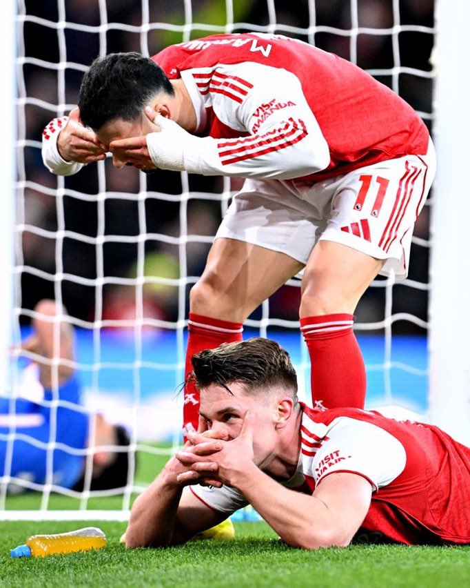 dejesusofficia's tweet photo. No Arsenal fan will scroll past this tweet without a like and retweet https://t.co/Sdml8GucPV
