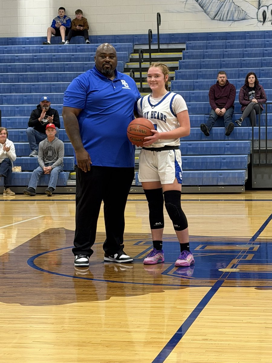 tscaggswftm's tweet photo. Bracken County’s KK Sharp just scored her 1,000 career point in the Lady Bears game vs Gallatin County this afternoon. https://t.co/GtUGTdksoX