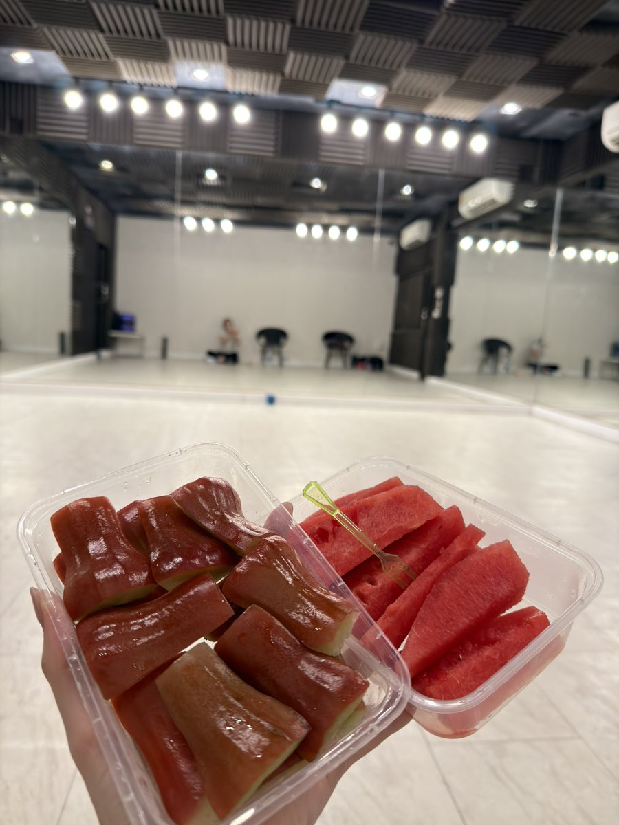 แตงโมเเละชมพู่จะเยียวยาทุกสิ่ง555555