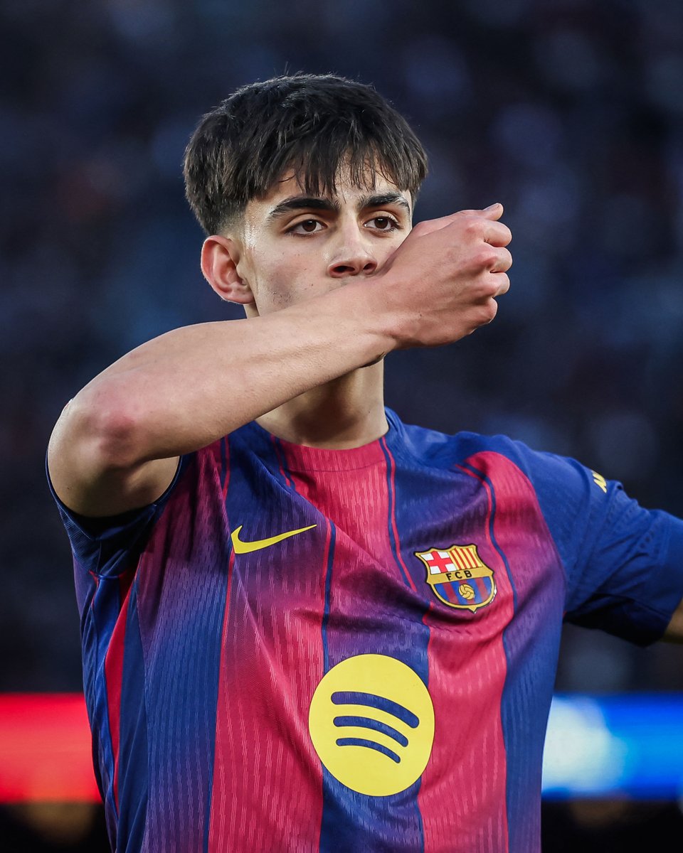 18-year-old Marc Bernal scored his first Barcelona goal in style 💫