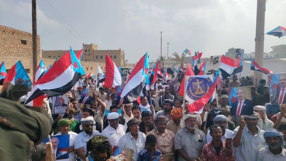 aljifri191's tweet photo. 🔴 فعالية جماهيرية حاشدة في مدينة حديبو عاصمة سقطرى تلبية لدعوة المجلس الانتقالي الجنوبي بالأرخبيل

🔴 أبناء أرخبيل سقطرى يجددون العهد والولاء للرئيس القائد عيدروس الزُبيدي في تظاهرة حديبو صباح اليوم

🔴 مسيرات شعبية كبرى تجتاح شوارع حديبو بسقطرى اليوم تؤكد تمسكها بالإعلان الدستوري لدولة الجنوب العربي

🔴 المتظاهرون في سقطرى يرفعون صور الرئيس الزُبيدي ويؤكدون تمسكهم المطلق بقيادته للمرحلة 

🔴 سقطرى تعلن تمسكها بالخيار الجنوبي وتجدد التفويض الشعبي للرئيس القائد عيدروس الزُبيدي

🔴 تظاهرة سقطرى تؤكد جنوبية الأرخبيل وترفض الوصاية والمشاريع التي تنتقص من حق شعب الجنوب في الحرية والاستقلال

🔴 المتظاهرون في سقطرى ينددون بالعدوان السعودي الذي استهدف القوات الجنوبية في حضرموت والمهرة الضالع

#سقطرى_تجدد_العهد_للجنوب
#الجنوب_دولتنا_وعيدروس_رئيسنا
#عدن_المستقله #AIC