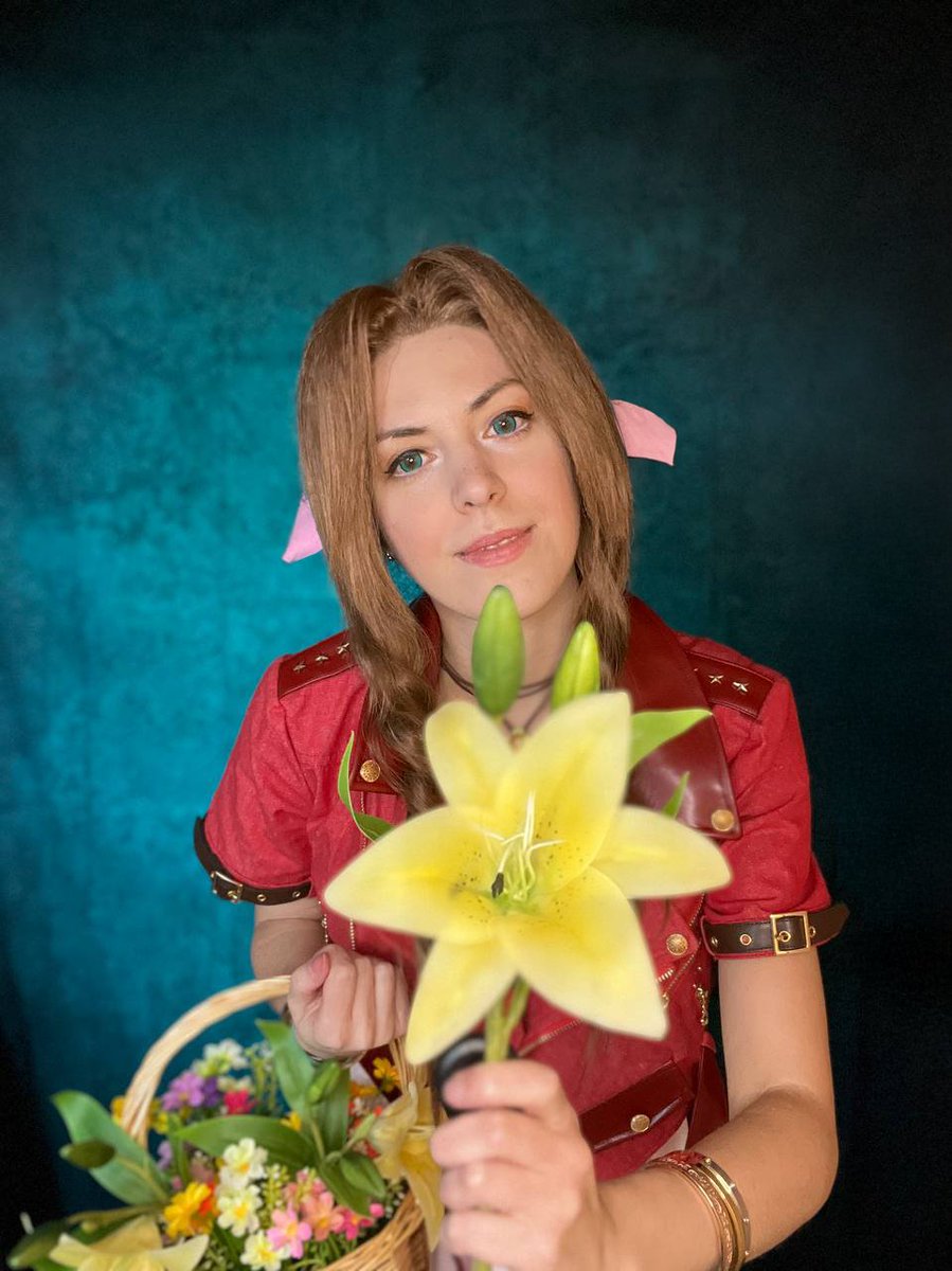 Happy Bday to my fave flower girl, Aerith!📷

 #aerithgainsborough #aerithcosplay #ff7remake #cosplayitalia #cosplaying