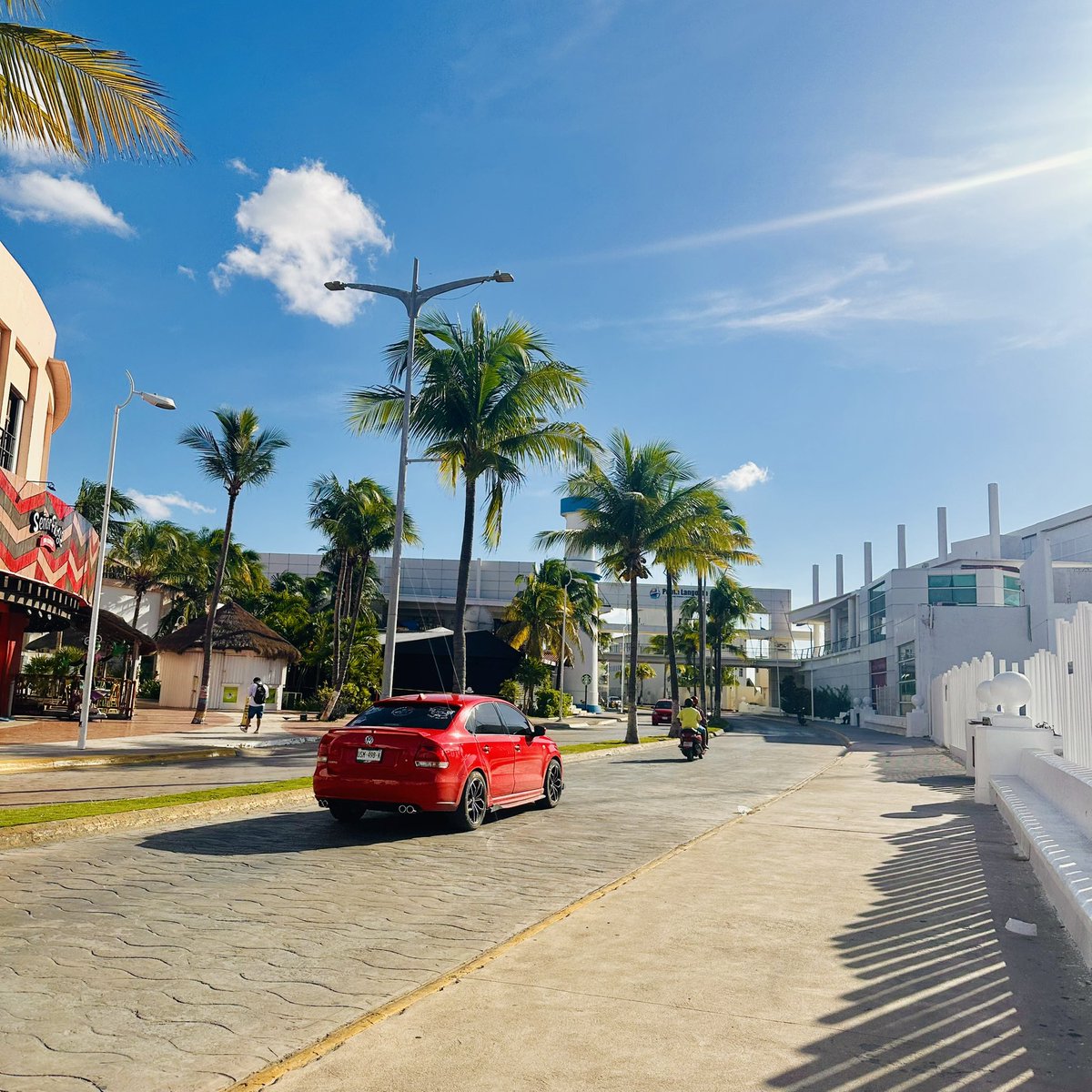 Un buen plan para el fin de semana 🤩

Mar turquesa, calles con encanto y Cozumel esperándote 🚗🏝️