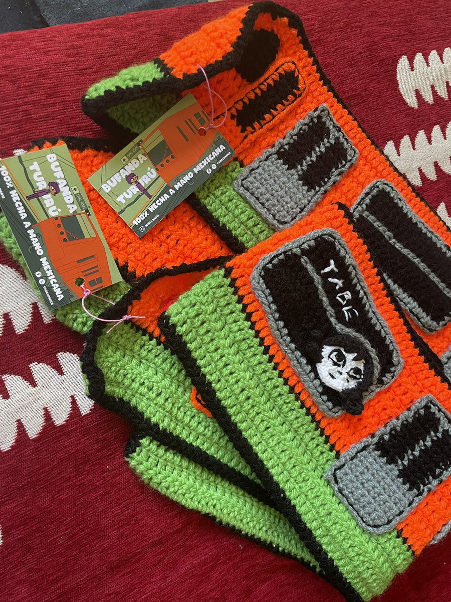 Día de entregas por fin!!
A quienes han preguntado, porfa ténganme paciencia, estas bufandas son hechas a mano por una sola persona. 

En las próximas semanas tendré a la venta un nuevo lote. Son cantidades muy limitadas. Por ahora no hay apartados ni pedidos abiertos.