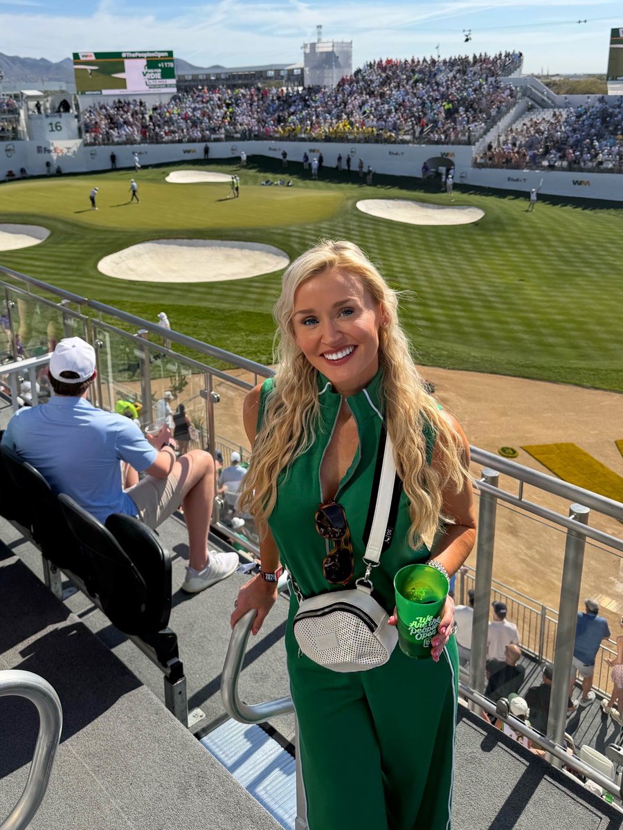 BLAIRONEAL's tweet photo. @WMPhoenixOpen ⛳️💚 https://t.co/12wDCyd68X