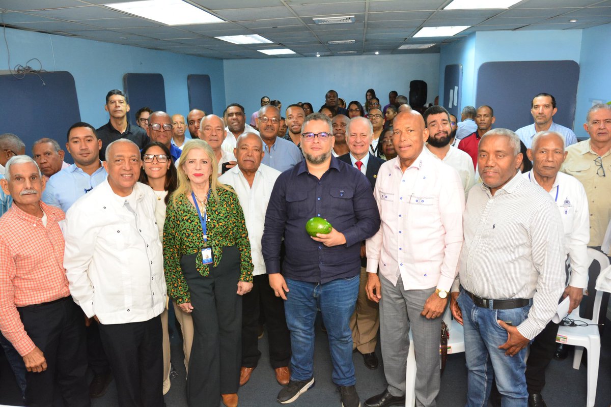 JesusCamiloram's tweet photo. Hecmilio Galván: RD es una potencia mundial en producción de aguacate

Gobierno construirá Parque Agroecológico del Aguacate en Cambita. Con el lema  "Salvando Las Montañas", el director ejecutivo del @Feda_RD Hecmilio Galván, encabezó  importante encuentro de socialización https://t.co/zSO3OcRQmX