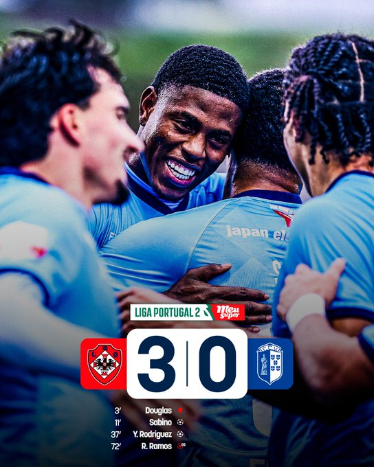 Oliveirense venceu o Vizela por 3-0, com menos 1 jogador desde os 3 minutos 😳