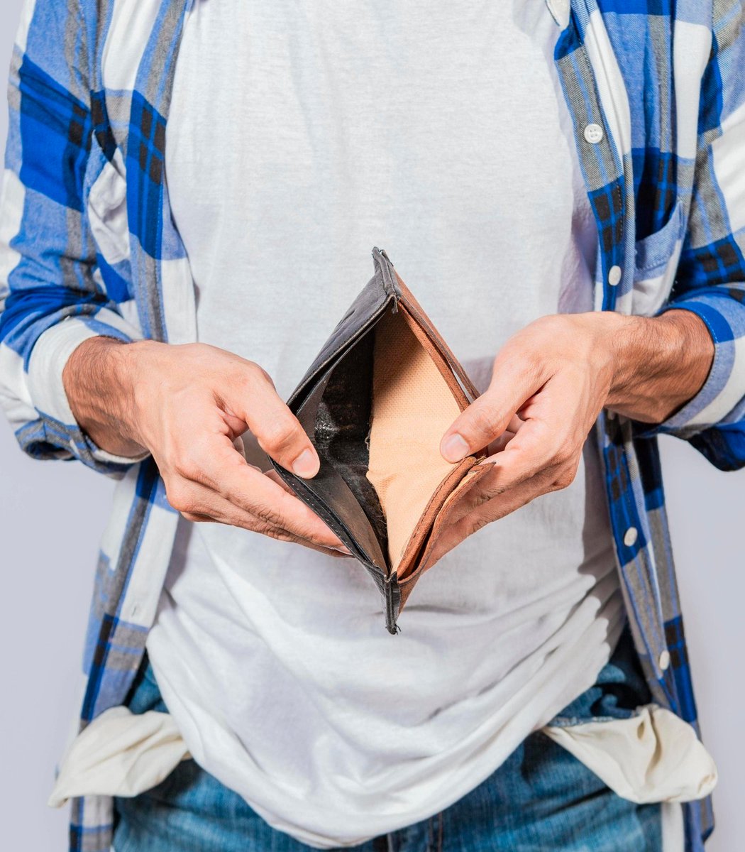 pubity's tweet image. Elon Musk issued a dire warning that America will go bankrupt if AI tech doesn't work out.

"We are 1000% going to go bankrupt as a country and fail as a country without AI and robots. Nothing else will solve the national debt."