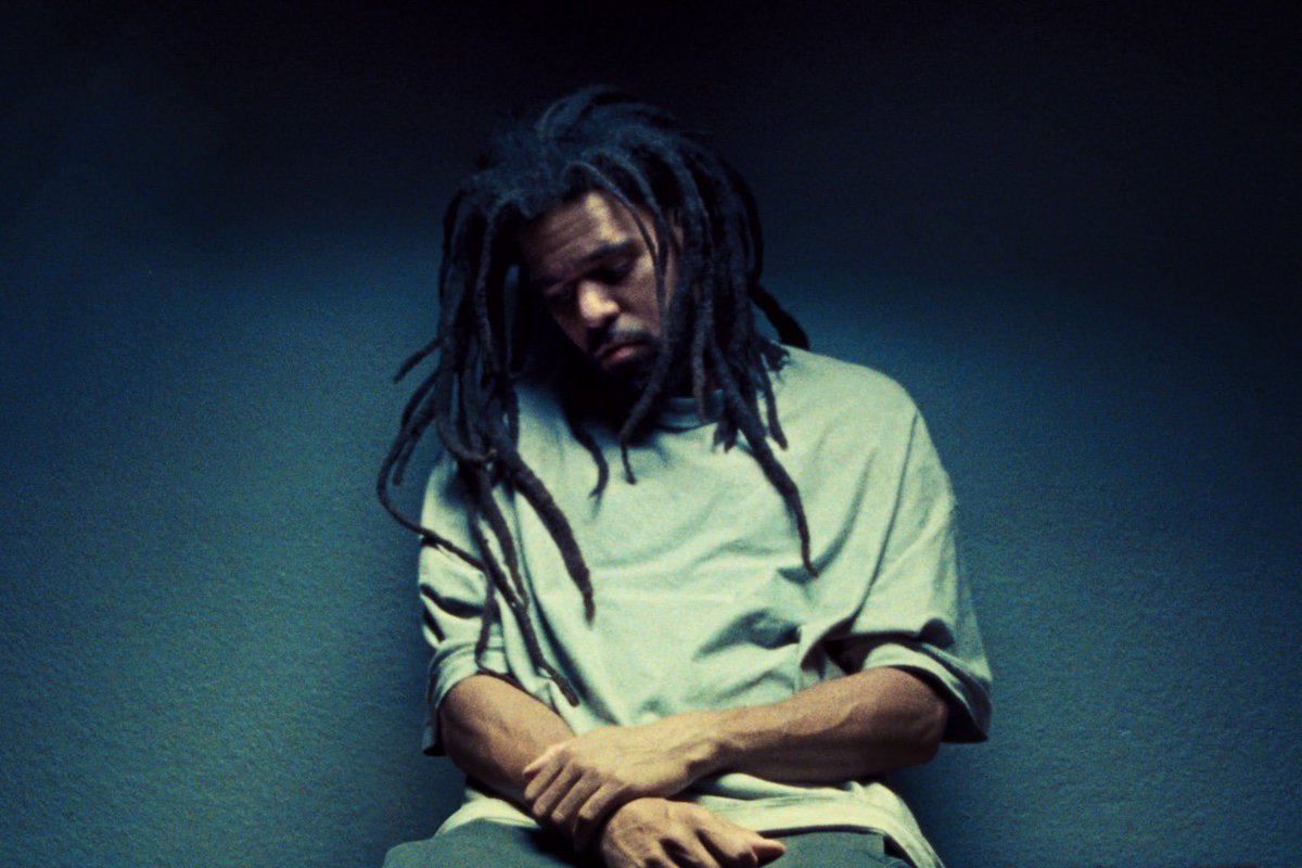 Two Six video is packed with Fayetteville Easter eggs. 👀

Here are 10 hidden details you probably missed:

(A Thread🧵)