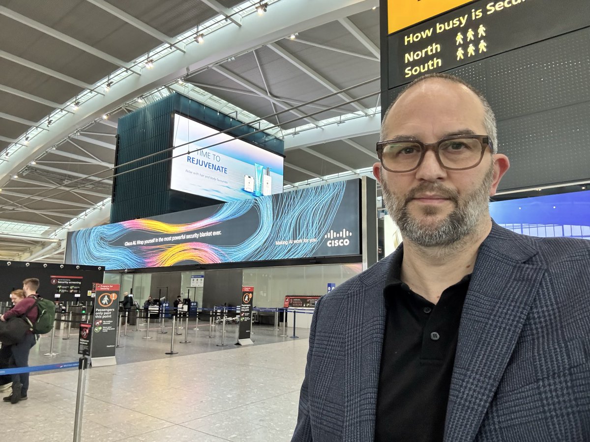 Off to Amsterdam for #CiscoLiveEMEA 

Love travel adventures and am a geek about packing all into carryon only. 

Got 7 days of clothes including 3 sports jackets and 4 pairs of shoes (I'm on stage for 3 days). 

onebag.com inspired it all way back
