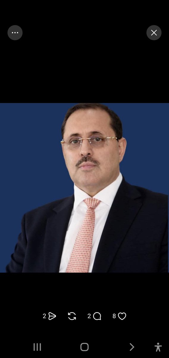 تمخض الجبل فولد فأرا 
هذا 👇 كان حوثي مدير مكتب الصماط  . والآن وزيرا في حكومة الشرعية 
واحمدالصالح كان طباخ بامريكا ولا زال يطالب بالانفصال إلى يومنا هذا 
يعني الذي المفروض ان يكونو في السجون  رقاهم العليمي والزنداني إلى وزراء
قمة المهزلة