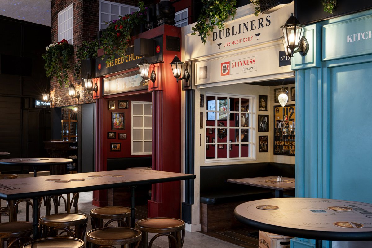 MurPrescripteur's tweet photo. Quand un lieu devient une expérience de marque ✨
 Black Shelter – Irish Pub (Orvault) : un concept inspiré Temple Bar, exécuté en 100 jours, pensé pour être reproduit en réseau.
Super réalisation signée L2A Agencement.
#ExperienceClient #Franchise