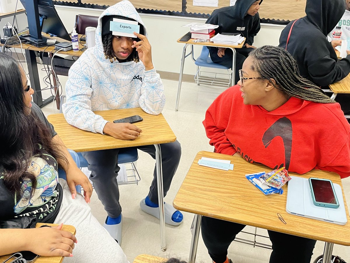 MsDubose1324's tweet photo. US History EOC Saturday School Session 1 🔥🔥 Students engaged in various interactive games to show us what they know from Units 1-3. Our winners of each game made it to our   “Wall of Fame” &amp; we’ll celebrate with them this week! This is only the beginning 📈 #RoadToEOC https://t.co/yZRgaiXmjT