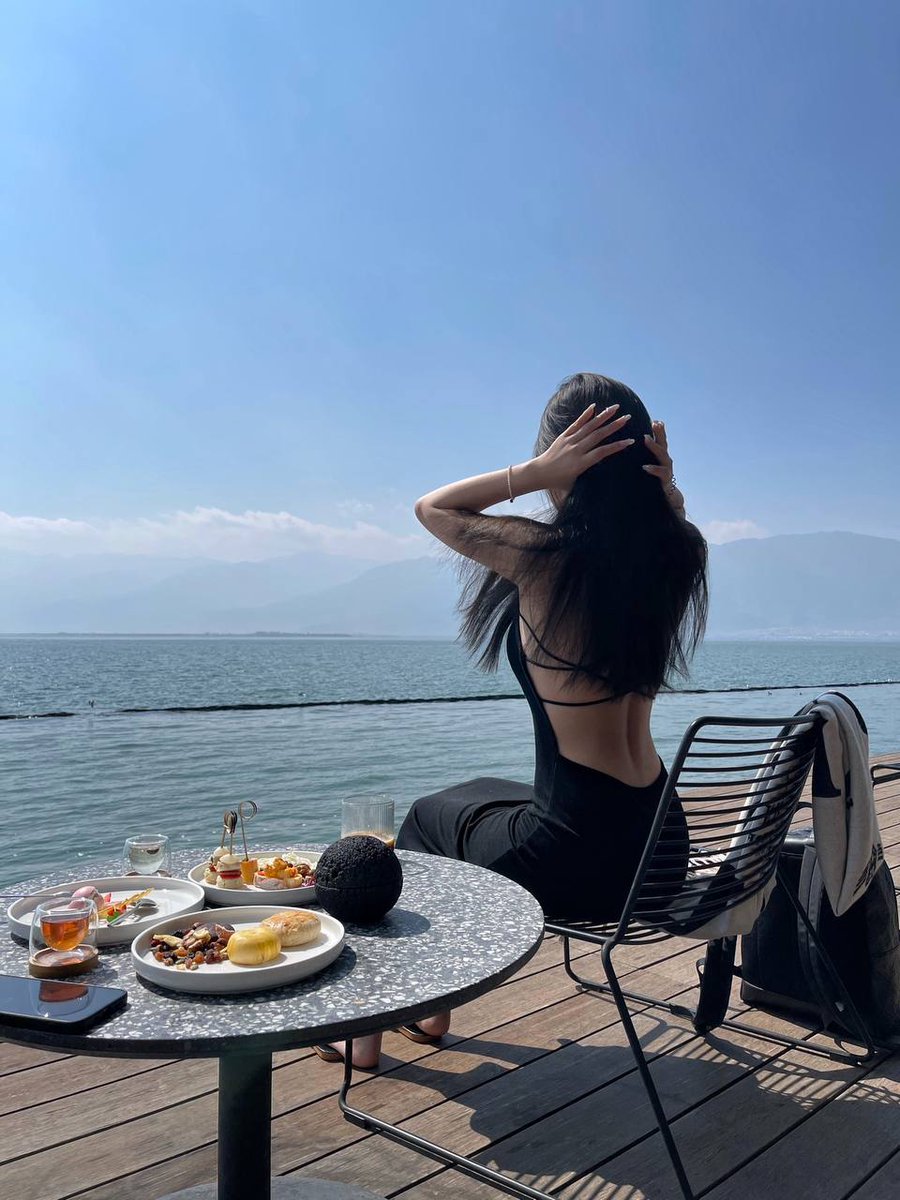 Fl___ora's tweet image. Kindness is free❤️ sprinkle that stuff everywhere.