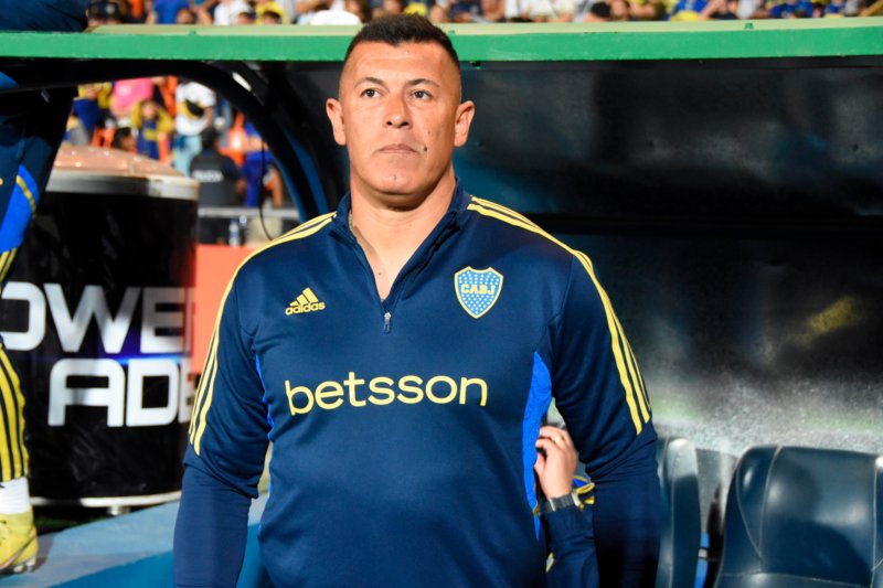 che igual es increíble el mal rollo q da esta foto

pq está parado así
la mirada
pq usa una campera sin nada abajo