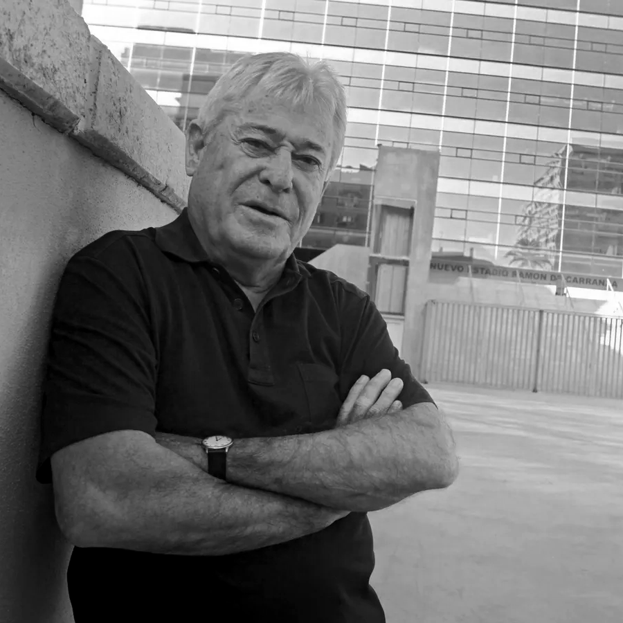 ⚫️ Desde la <a href="/RFAF/">RFAF</a> deseamos sumarnos a las muestras de condolencias y sentido pésame a la familia y allegados de Manolín Bueno, un gaditano excepcional dentro y fuera del terreno de juego, y una leyenda de nuestro fútbol cuyo legado es sinónimo de ejemplaridad.

DEP