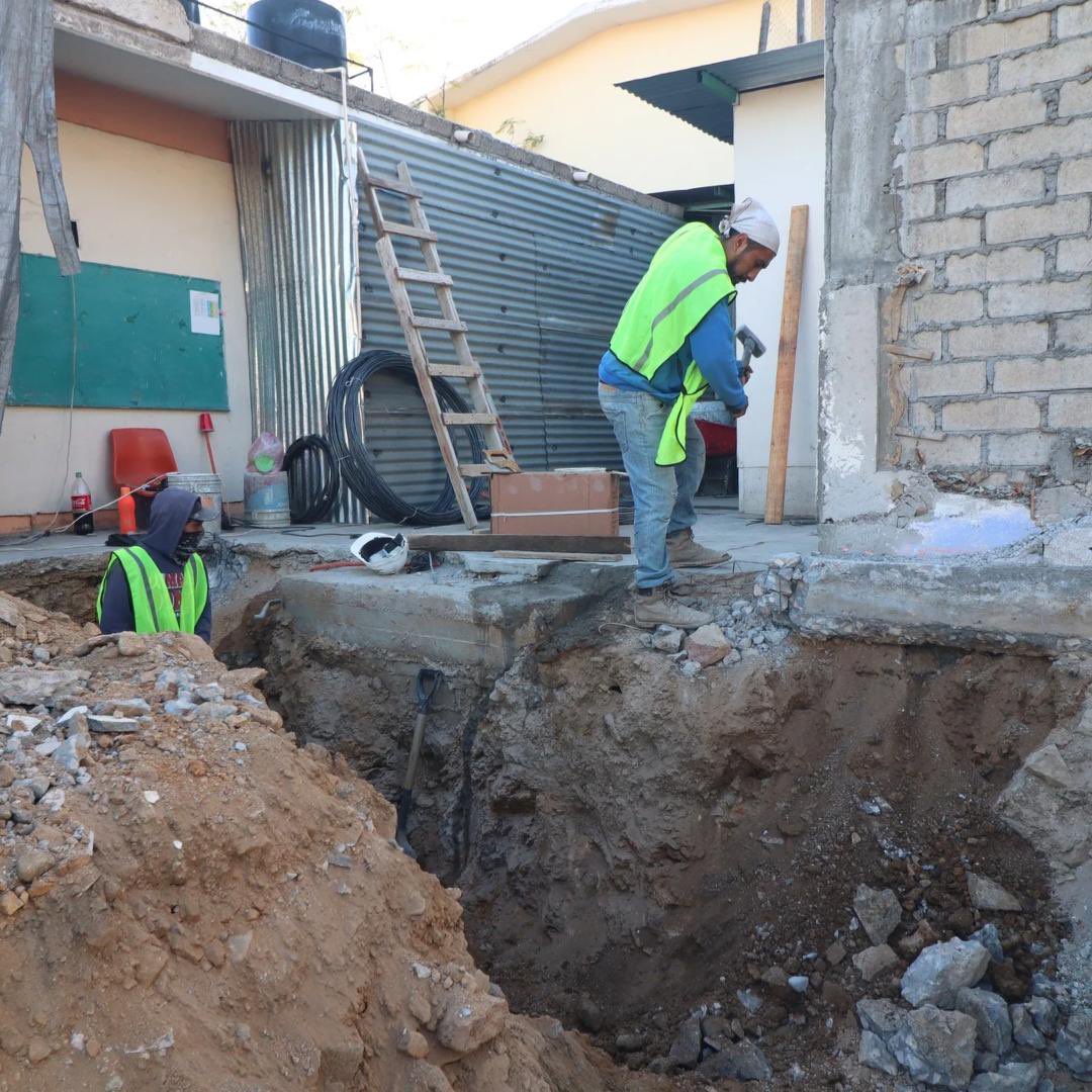 raychagoya's tweet photo. Avanzamos en infraestructura educativa para fortalecer el aprendizaje desde la primera infancia.
Inicia la construcción de un aula didáctica en el Preescolar Profesora Esperanza Alfaro Olivera, en la Agencia Municipal de San Juan Chapultepec. ⚡️

#VecinasYVecinos
#TransformandoJuntosLaCapital
#OaxacaDeJuárez