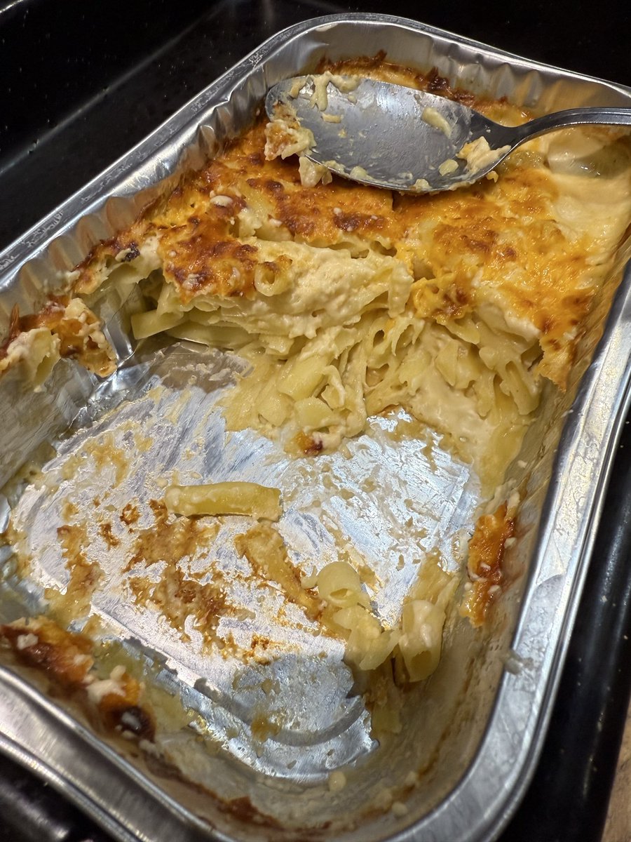 NankeSupra's tweet photo. BONE DRY. Won’t ever buy it again. #samePriceLessCheese @WOOLWORTHS_SA https://t.co/iw9OQdl4JL