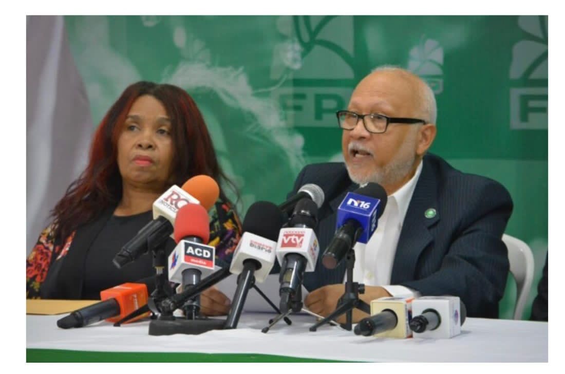 Más de 32,700 vehículos eléctricos e híbridos circulan sin reglas claras.
Tecnología sin regulación = caos vial anunciado. <a href="/VialRd/">SESVIAL-FP OFICIAL</a> <a href="/reddeladignida1/">Mario Holguin</a> <a href="/SESVIALFP/">SECRETARIA DE SEGURIDAD VIAL</a> #SeguridadVialFP  #MovilidadSeguraFP #FPComunica <a href="/marioholgu56410/">mario holguin</a>