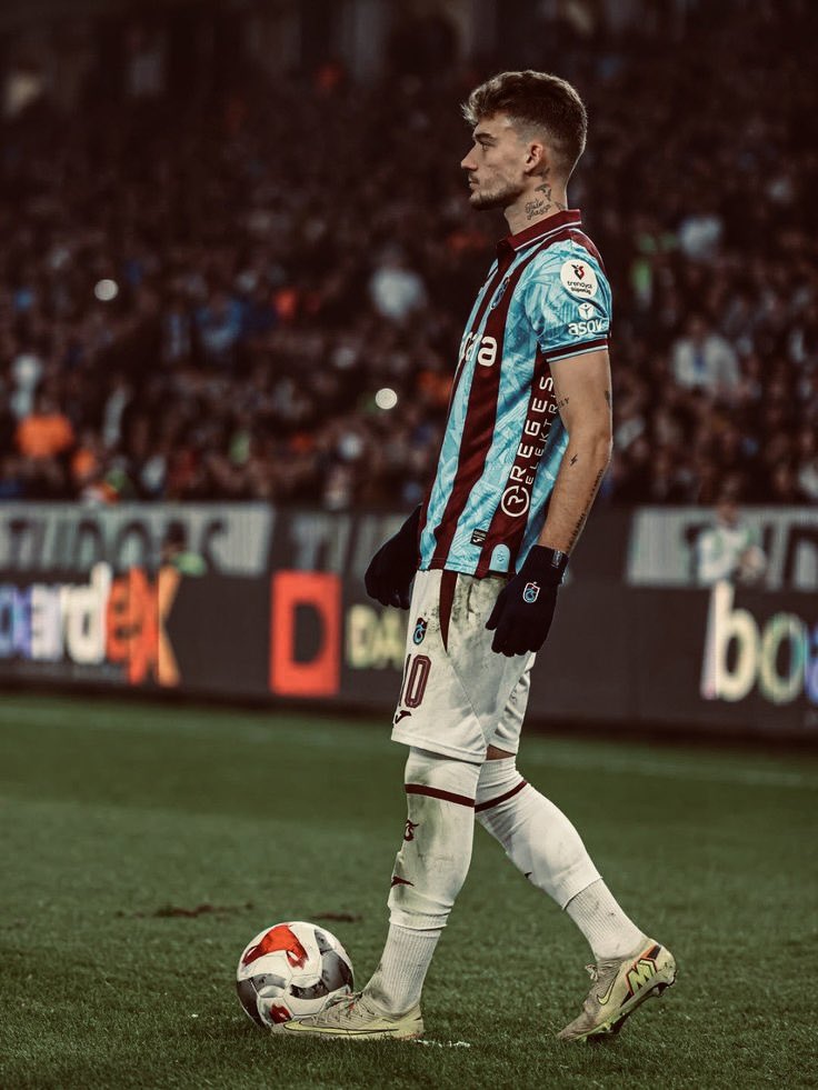 ERNEST MUÇİ ONURLANDIRMA TWEETİDİR.