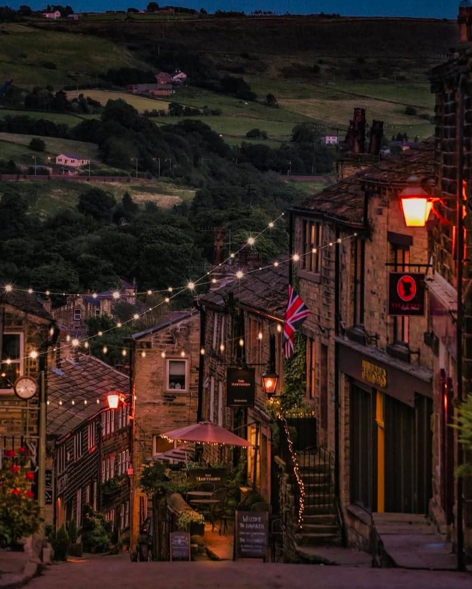naturebeauty760's tweet photo. Haworth West Yorkshire United kingdom 🇬🇧
📸: fayazey (ig) https://t.co/RkiXpJoRSN