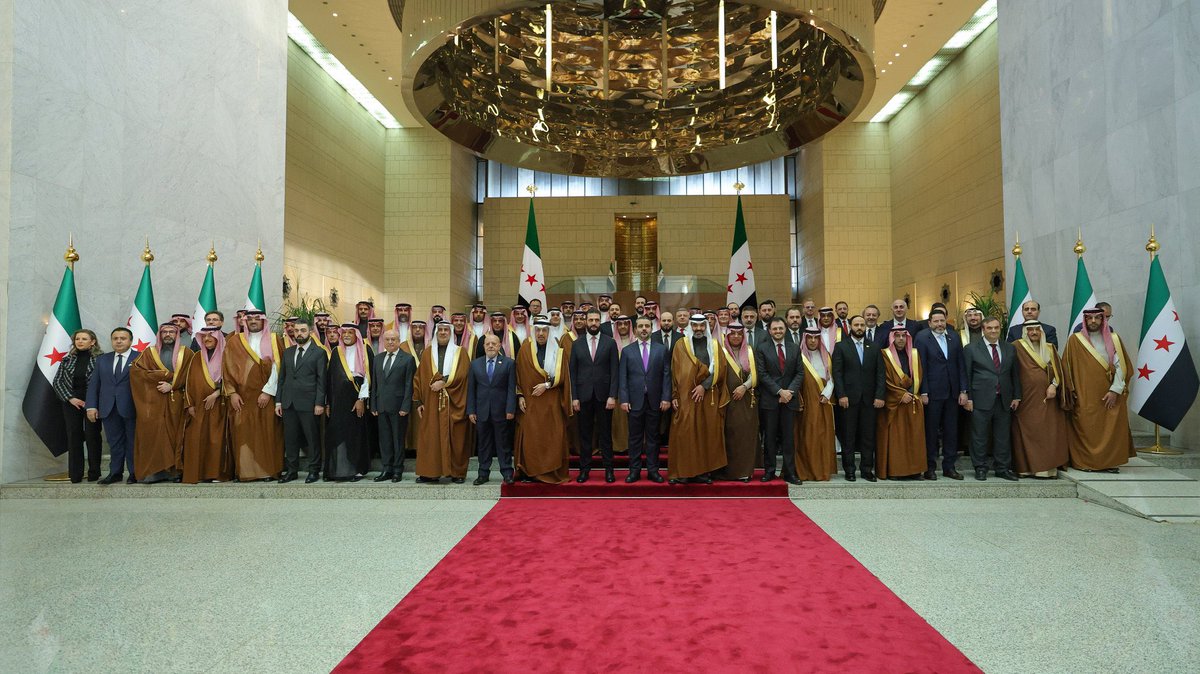 #السعوديه_تساند_سوريا

المملكة العربية السعودية تدخل بكامل ثقلها للاستثمار في سورية و إعادة اعمارها ، نسأل الله سبحانه أن يبارك في هذه الجهود ، و الايام ستثبت للمملكة بأننا لا ننسى هذه الوقفات و لن ننسى المعروف أبدا ، حفظ الله أوطاني 🇸🇦🇸🇾