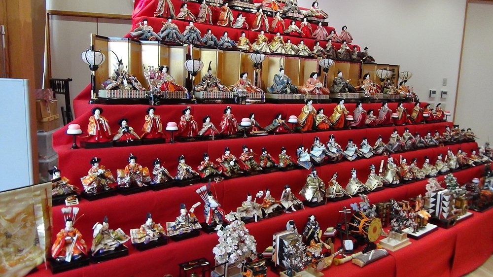 ﾟ+.ヾ(＠∀＠)ﾉ｡+.ﾟ＜そうなのですよ～。
み～にゃのお手てはぷぃぷぃ音が鳴るのですよ～。
後、み～にゃのお写真撮ってくれて有難うなのですよ、今思えば黒猫さとーくんとも一緒にお写真撮っておけばよかったのですよ…。
次にリベンジなのです。
#氏家雛めぐり