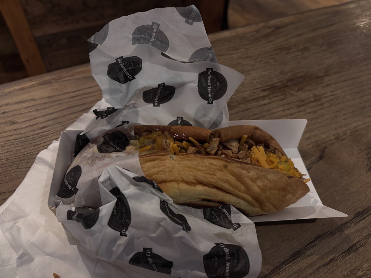 thefoxatchippy's tweet image. Now at The Fox The Yorkie Roast Wraps! 
Come and get your roast wrap now and enjoy a cheeky pint of Guinness £4.50 a pint (decreasing by 50p each time England scores a try)!!😉😉
#roastwraps #cheapbeer #TheFox #guinness