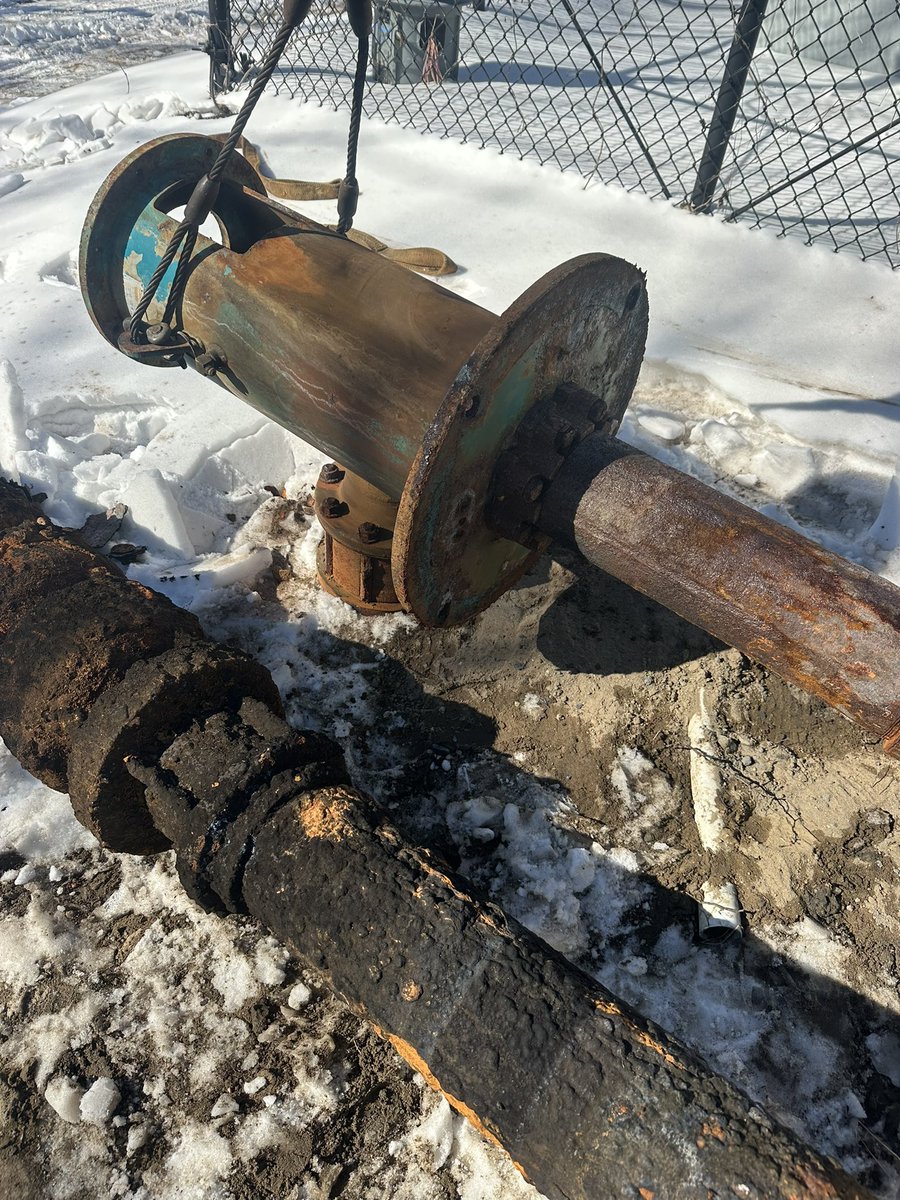COMPLETEWELLLI's tweet photo. 20+year old short shaft turbines removed. The off season is the perfect time for this work so you don’t have a problem during the season. https://t.co/SnsdDwVg4n
