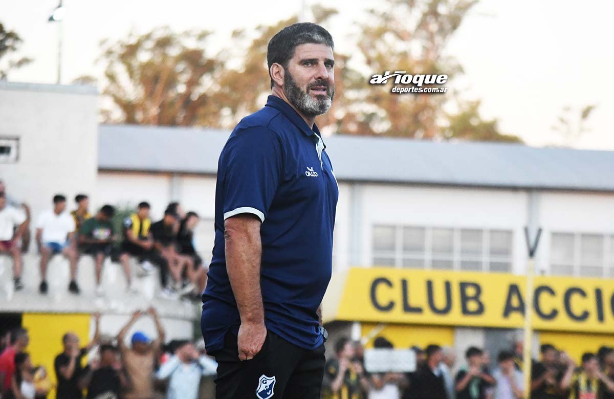 🧠"TENEMOS QUE HACER UN PARTIDO INTELIGENTE"

🗣️ Hernán Martínez en Tercer Tiempo.

"Pegaron primero, después nos acomodamos y lo pudimos ganar"
"Este torneo se gana con la valla en cero, no significa no atacar, sino que a la hora de defender tienen que estar todos comprometidos"