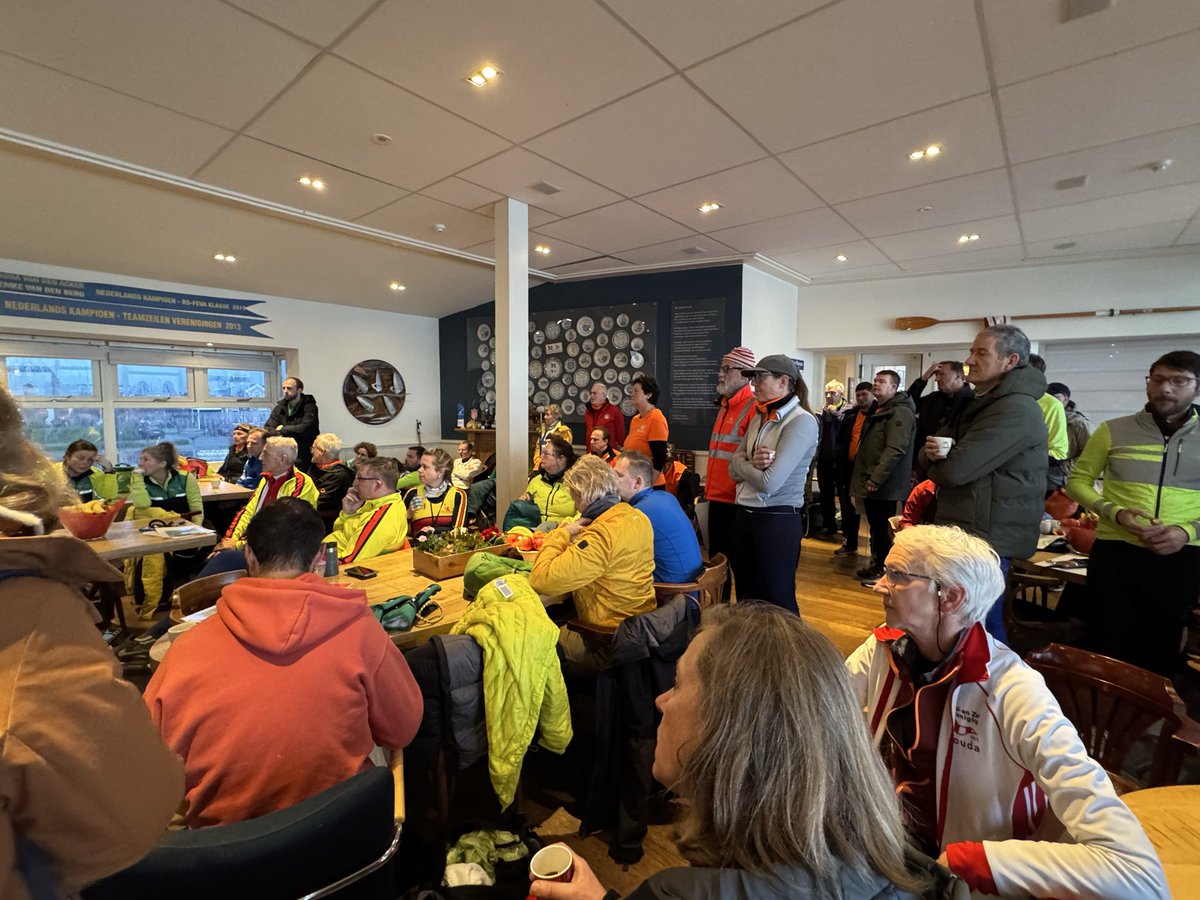 IVerkaaik's tweet photo. Start van #TurfStekersTocht een officiële #KNRB #roeimarathon van 53 km over prachtige #ReeuwijksePlassen georganiseerd door vrijwilligers/leden van de #Goudse roei/ en zeilvereniging. 22 ploegen uit #Nederland. #marathonroeien zit duidelijk in de lift #roeiverenigingen #roei https://t.co/ZuxZa6RNQd