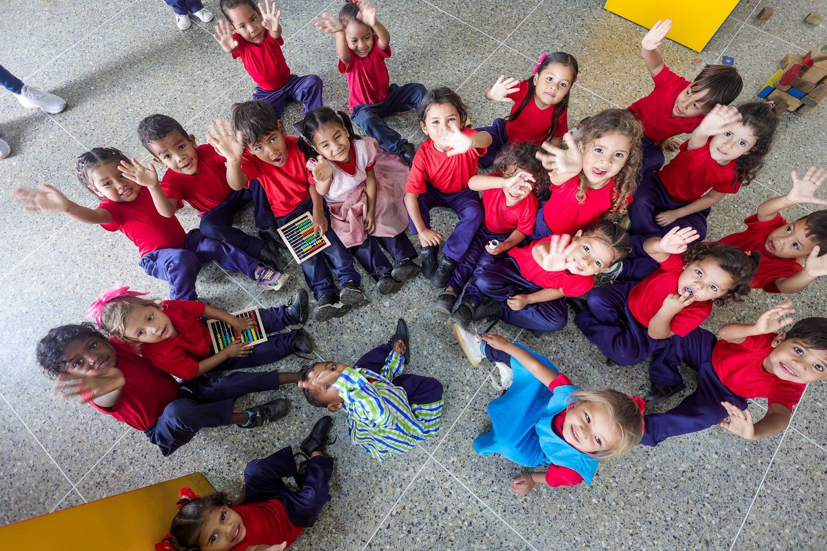 La nueva Escuela Dessire Anabell Arraez en Yaritagua estado Yaracuy es un espacio hermoso, digno y pensado para nuestros niños y niñas, que hoy disfrutan de una escuela renovada y llena de vida.
Seguimos entregando escuelas nuevas en todo el país. 💪🏼🇻🇪