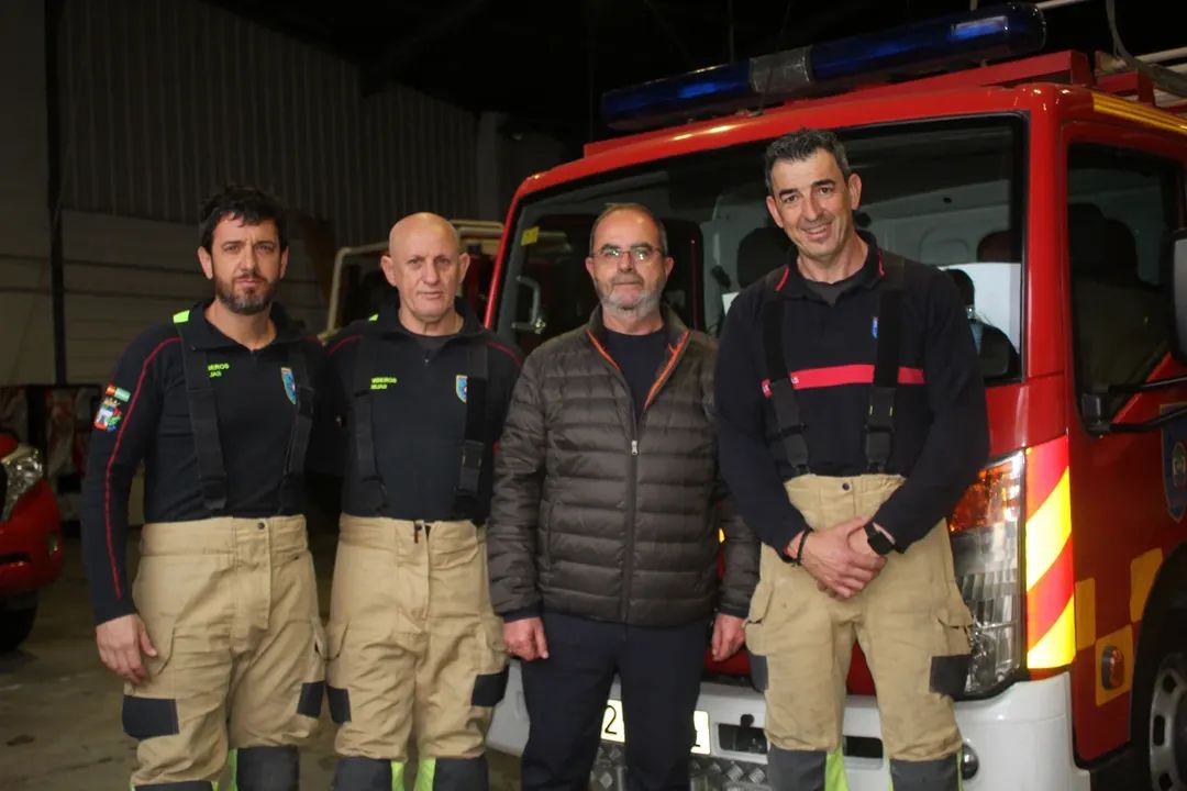 MijasCom's tweet photo. #Bomberos | #Mijas
👨‍🚒 Tres bomberos voluntarios del Parque de Bomberos de Mijas han partido esta tarde hacia San Martín de Tesorillo (provincia de Cádiz) para colaborar en las labores de emergencia que se están desarrollando en el municipio. https://t.co/uw6HPIFRfB