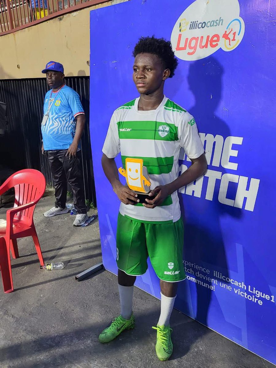 StreamFootRDC's tweet photo. 🚨𝐇𝐎𝐌𝐌𝐄 𝐃𝐔 𝐌𝐀𝐓𝐂𝐇 | Grâce à une prestation solide, Arsène Véné a été élu homme du match après la victoire 1️⃣-0️⃣ du DC Motema Pembe contre le FC Les Aigles du Congo.
#Hommedumatch https://t.co/XVKekvemYj