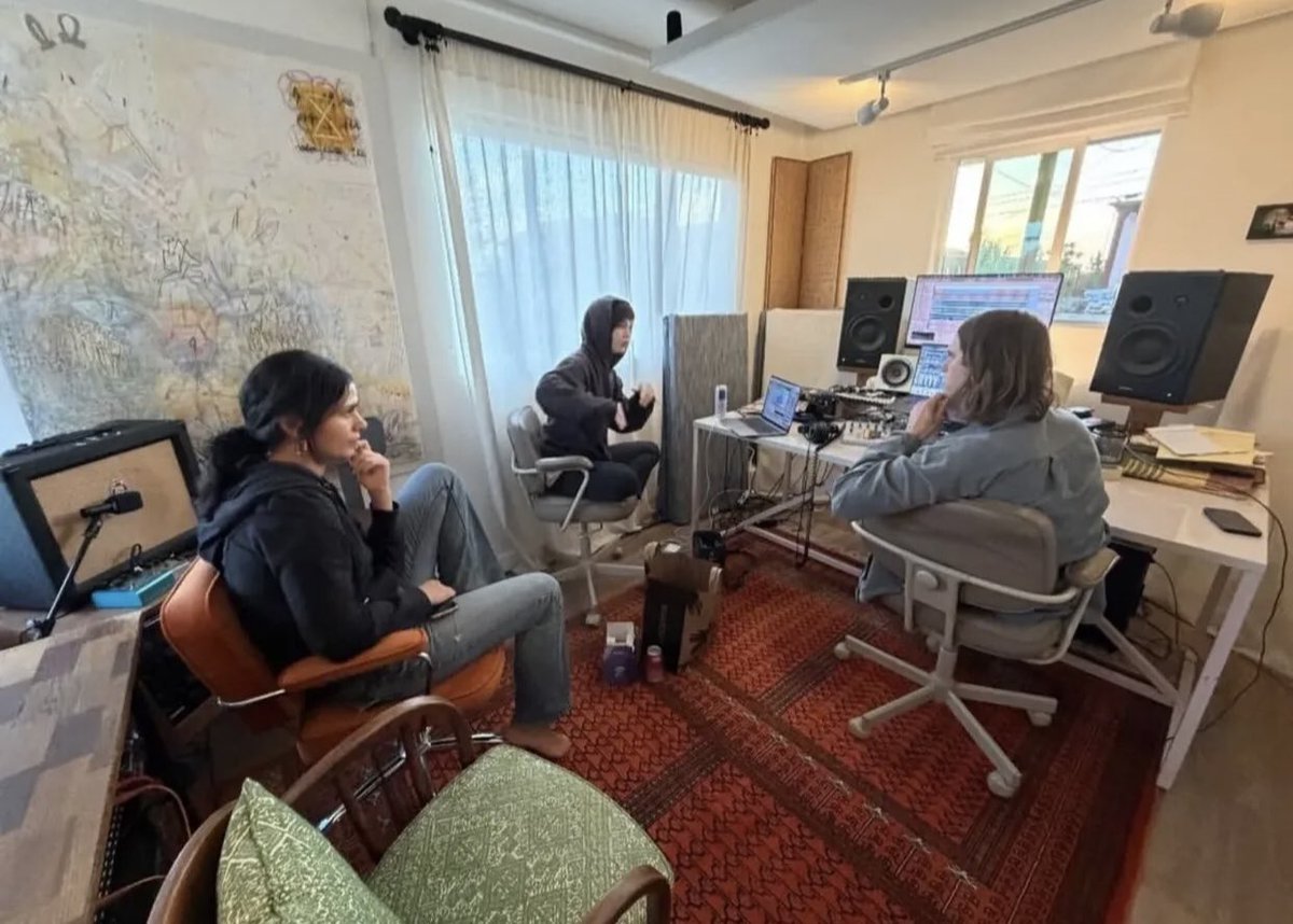 acervo sophie thatcher tweet media