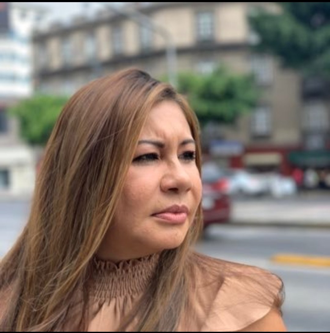 Esta hetera de la información hace su guerra sucia en contra de Alejandro Paz Verela!! Vamos hacerla famosa!!