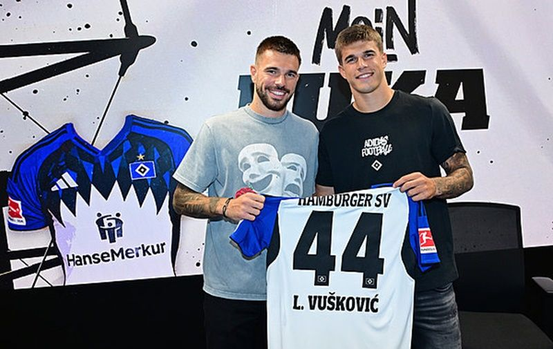 🎙️ Luka Vušković on possibly staying at HSV:

"As far as I’m concerned, I wouldn’t mind staying at HSV at all. 

Mario should start playing in the autumn, and then I might get the chance to play with him, which is my biggest wish right now. You never know in football." [tportal]