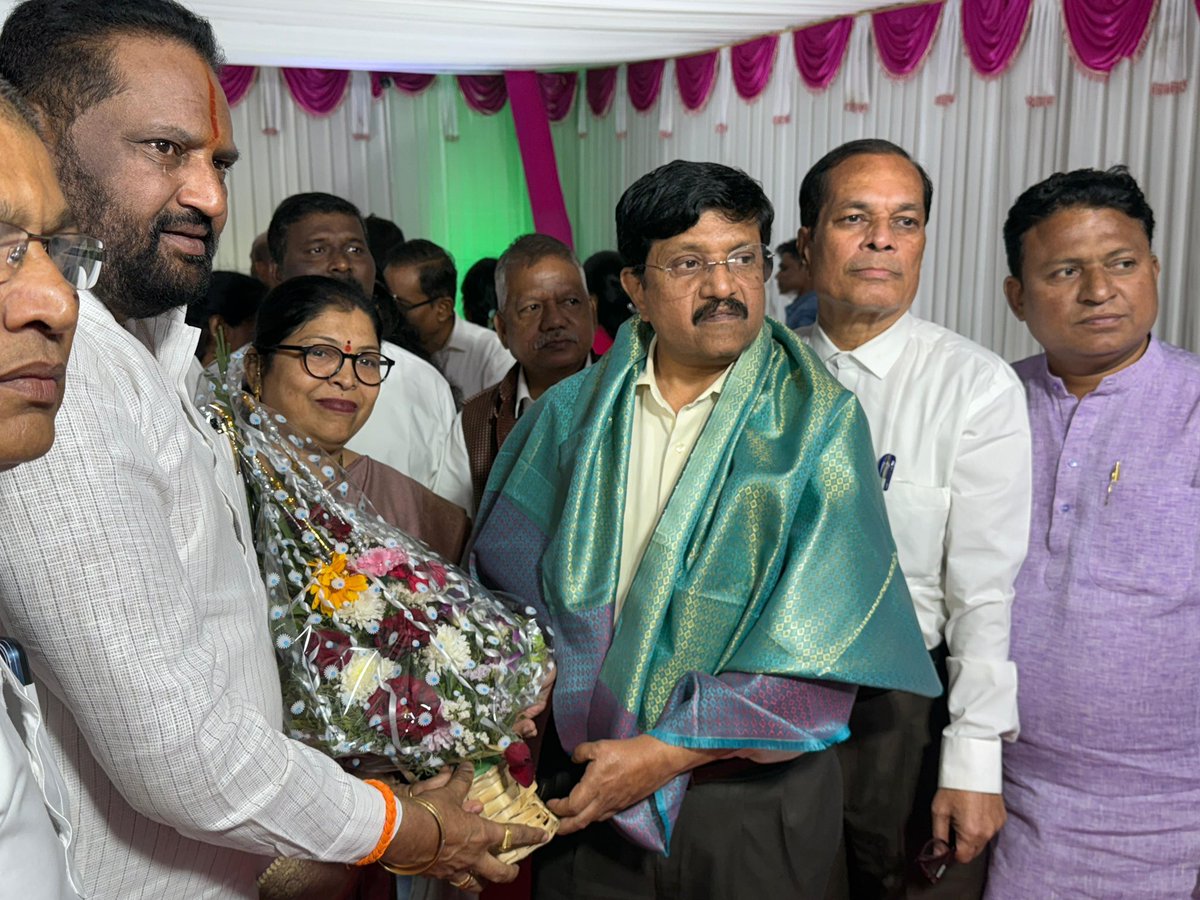 📍 माता रमाई आंबेडकर स्मारक, वरळी, #मुंबई

माहामाता माता रमाई भीमराव आंबेडकर यांच्या जयंतीनिमित्त वरळी येथील माता रामाई आंबेडकर स्मारकाला भेट दिली व अभिवादन केले.

जय भीम!!!
जय बुद्ध!!!
जय संविधान!!!

#AnandrajAmbedkar #मातारमाई
#Republican #मातारमाईजयंती