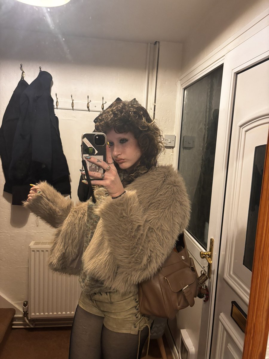 Ariashley13's tweet photo. i want serving tonight losers!! #findom #paypig #walletdrain #humantatm https://t.co/VO2MQS1rcY
