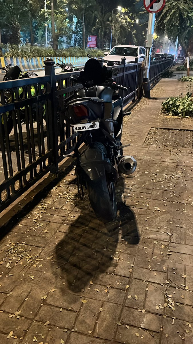 isostar_82's tweet photo. Citizens with no civic sense and no fear of law are the biggest threat to public safety. @MTPHereToHelp @MumbaiPolice @DcpZone5Mumbai @CMOMaharashtra  @Dev_Fadnavis 
needs your support to secure the safety of pedestrians at Shivaji Park Gate 2/3 on Veer Savarkar marg, Dadar. https://t.co/uq0FaKTSIx